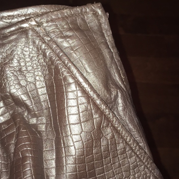 Brown Genuine Leather Crocodile Skirt Size 12 - Picture 3 of 5